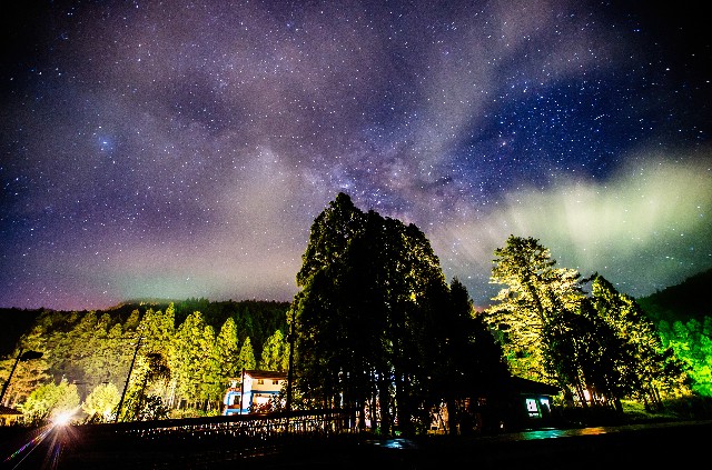 天琴座流星雨22日凌晨大爆發 嘉義最佳觀星點快筆記！